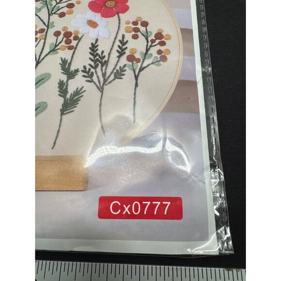 Embroidery DIY Art Kit With Pre-Printed Cloth Threads & Needles Floral Design P - Picture 3 of 5